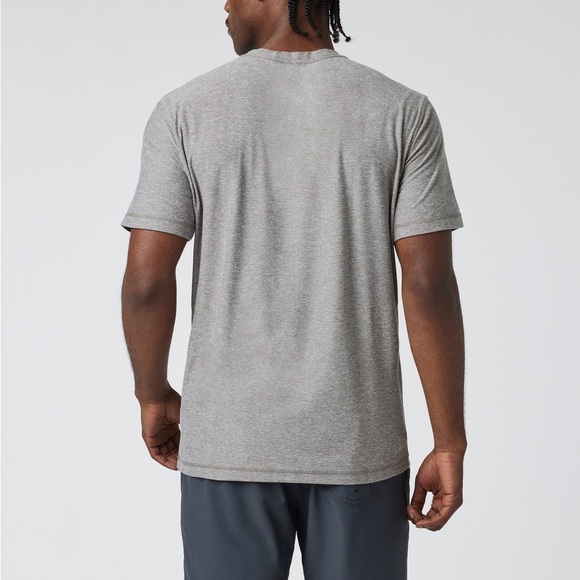 Vuori Strato Tech Tee Athletic Lounge Sporty Casual in grey Large - Picture 3 of 9